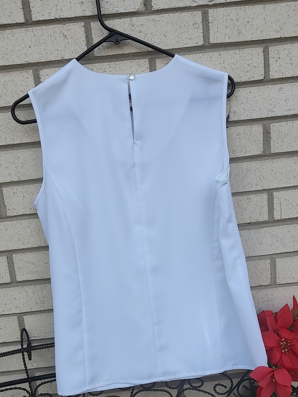 Southern Lady White Pleated Front Sleeveless Top - Picture 7 of 10